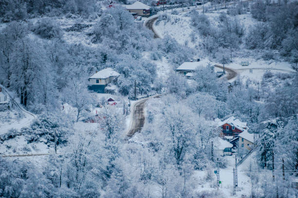 istock Winter wonderland in Sacaramb 910510214