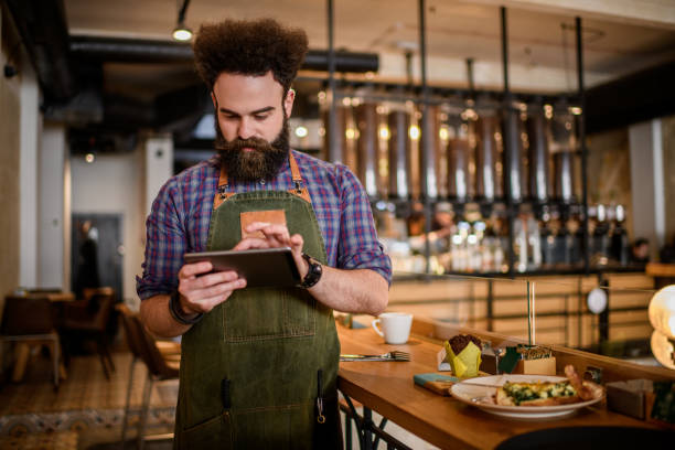 istock Waiter in coffee shop 910516356
