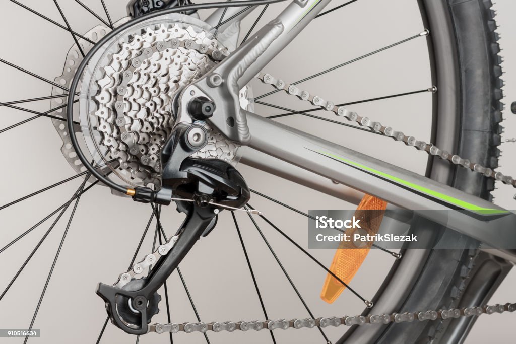 Veronderstellen Prematuur Inwoner Close Up 9speed Cassette On Rear Wheel Of Bike Stock Photo - Download Image  Now - Chain - Object, Mountain Bike, Rear View - iStock