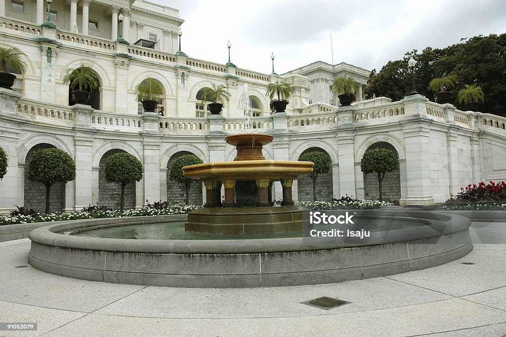 Capitolio de la fuente - Foto de stock de Agua libre de derechos