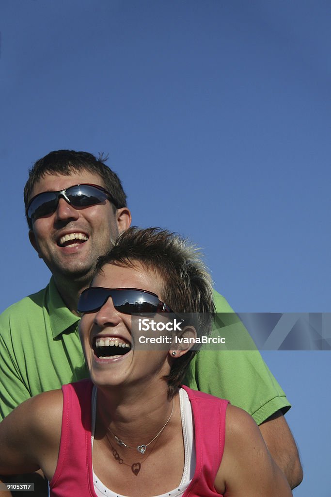 幸せな若いカップル - カップルのロイヤリティフリーストックフォト