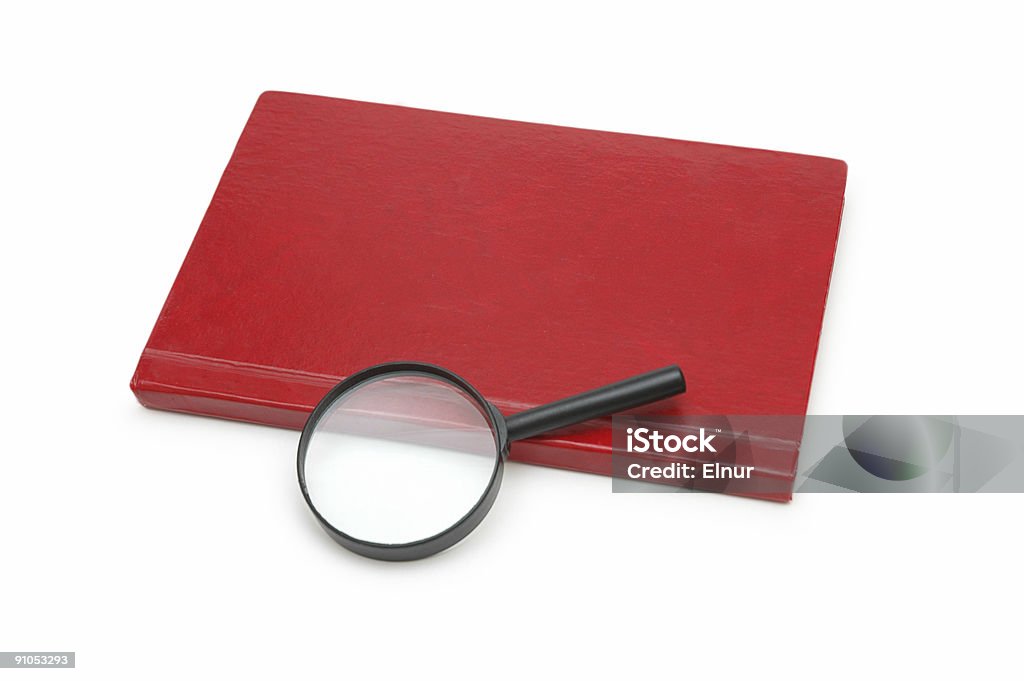 Lente di ingrandimento con il libretto rosso isolato su bianco - Foto stock royalty-free di Affari