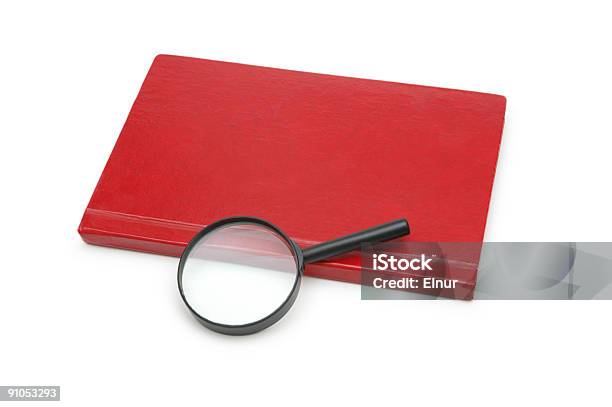 Lente Di Ingrandimento Con Il Libretto Rosso Isolato Su Bianco - Fotografie stock e altre immagini di Affari