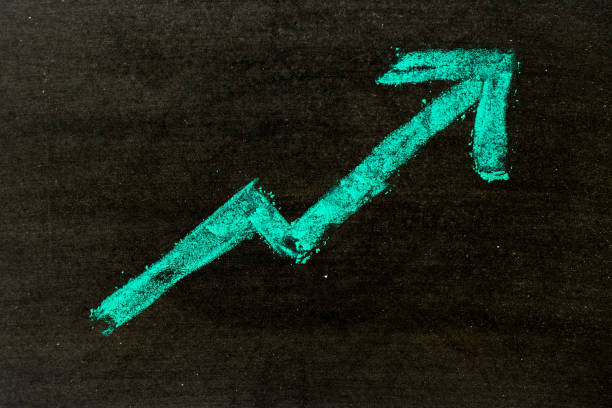 istock Green color hand drawing chalk in arrow upward shape on black board background (Concept of revenue increase, stock or business growth) 910535500