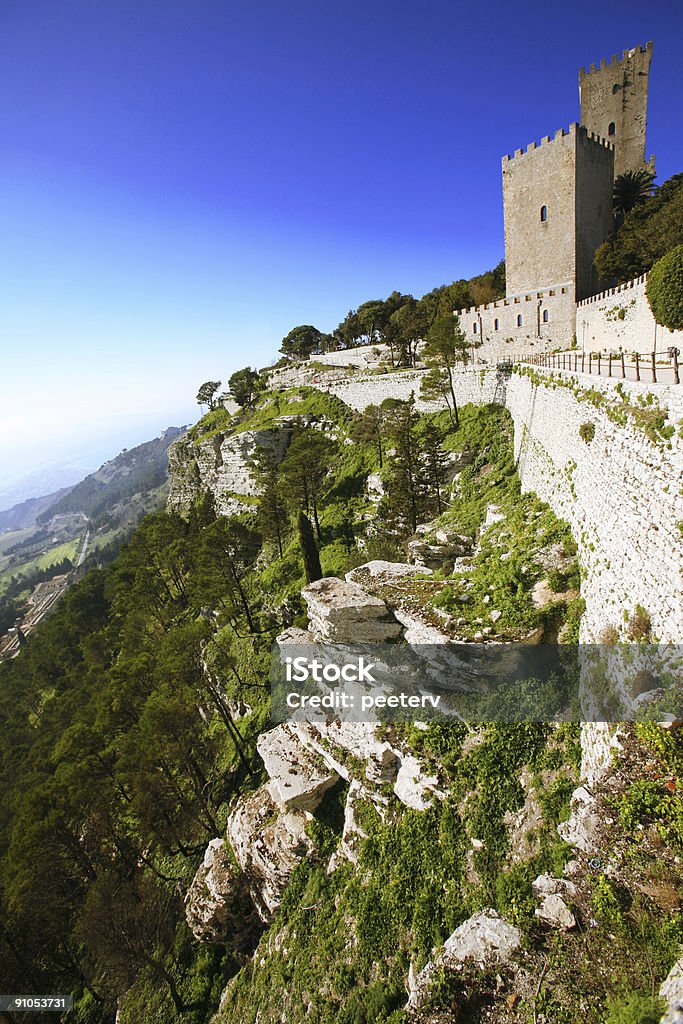 Castillo de las montañas - Foto de stock de Erice libre de derechos