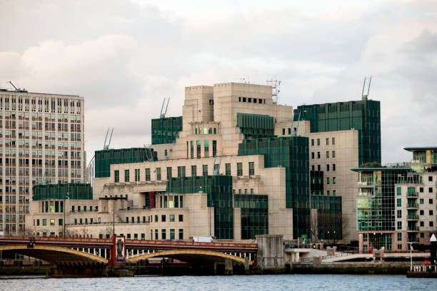 The Headquarters of the British Secret Intelligence Service (Mi6) London, 18th January 2018:- The Headquarters of the British Secret Intelligence Service (Mi6), located alongside Vauxhall Bridge. mi6 stock pictures, royalty-free photos & images