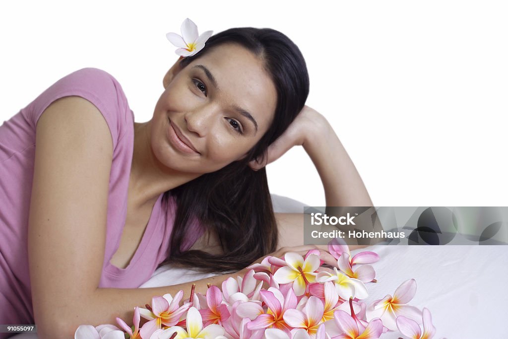 Isola felice ragazza con fiori - Foto stock royalty-free di Adulto
