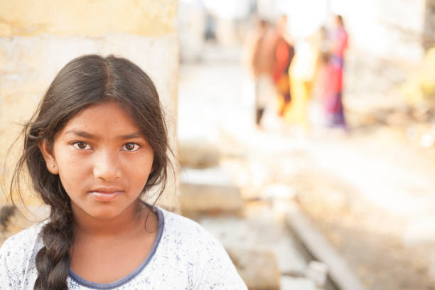 portrait d’une jeune indienne dans le village le plus proche. - indian girls photos et images de collection