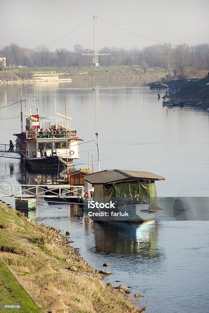Barcos no rio - Foto de stock de Azul royalty-free