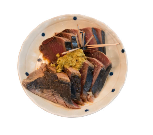 свежее мясо тунца, выступающее на тарелке - tuna tuna steak raw bluefin tuna стоковые фото и изображения