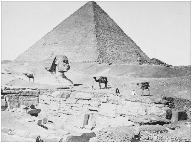 istock Antique photograph of World's famous sites: Pyramid and Sphinx, Egypt 910572440