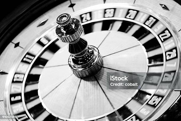 Zdjęcie Casino Ruletka - zdjęcia stockowe i więcej obrazów Powrót do retro - Powrót do retro, Ruletka, Czarno biały