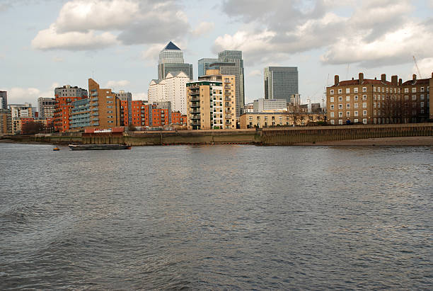 istock Canary Wharf with Red buildings 91057811