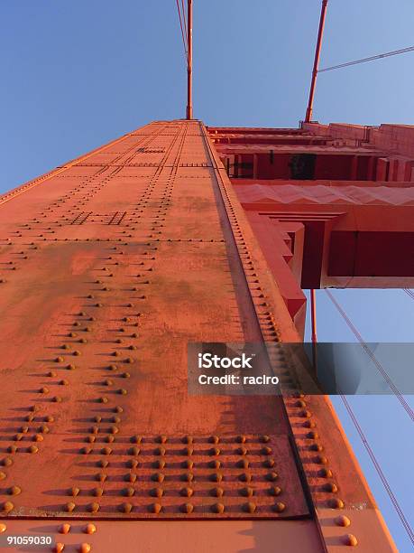 Torre Golden Gate Foto de stock y más banco de imágenes de Primer plano - Primer plano, Puente Golden Gate, Anochecer