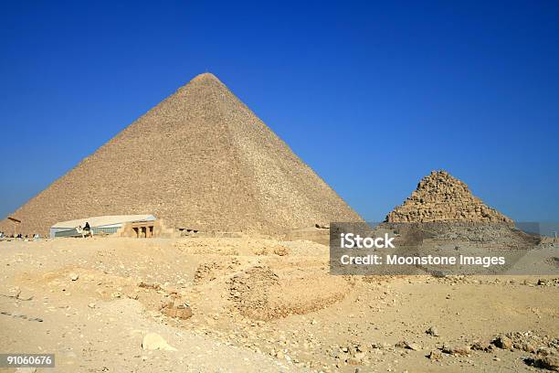 Grande Pirâmide De Gizé - Fotografias de stock e mais imagens de Antiguidades - Antiguidades, Ao Ar Livre, Arcaico
