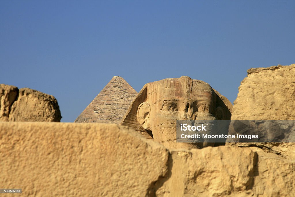 Сфинкс и Пирамида на Гиза - Стоковые фото Археология роялти-фри