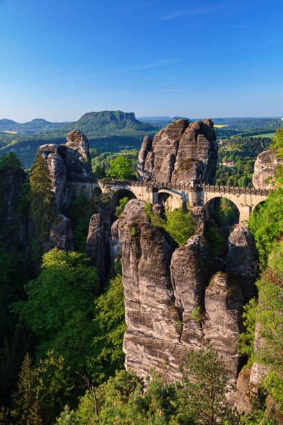 bastei ponte em saxon suíça, alemanha - bastei rock - fotografias e filmes do acervo