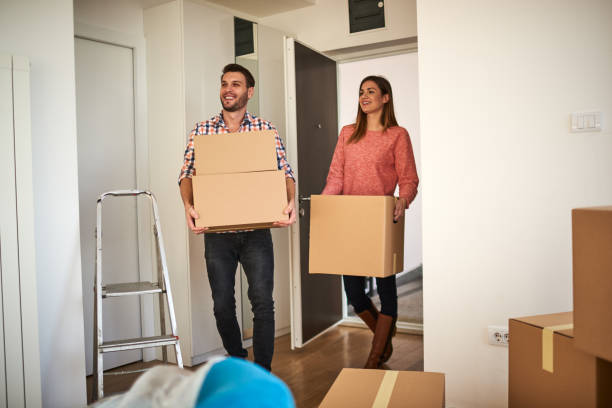 istock Couple moving into the new apartment 910633434