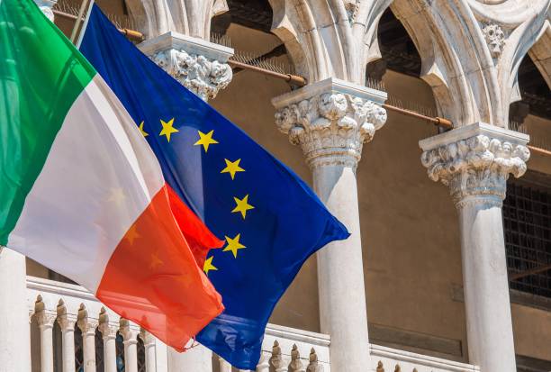 istock Italy and European Union Flags 910637068