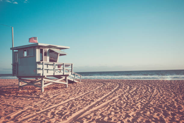 istock Lifeguard cabin on Santa Monica beach 910655844