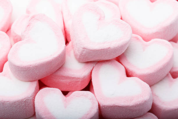 istock Pink marshmallow in heart shape 910691798