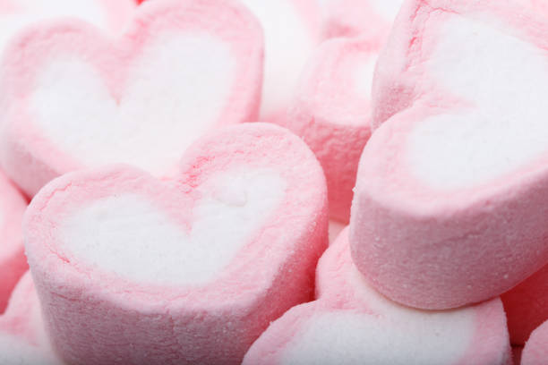 istock Pink marshmallow in heart shape 910691864