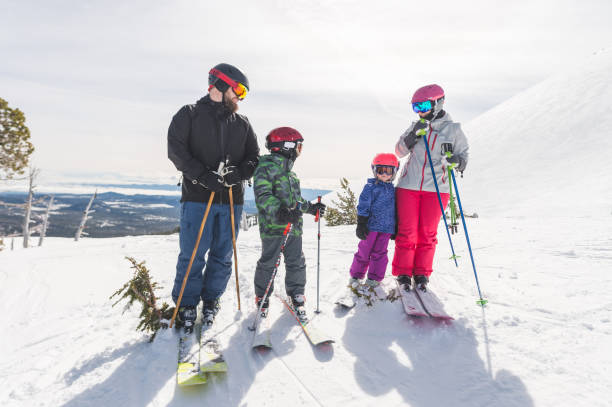 istock Family Skiing Holiday! 910694872