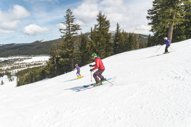 istock Family Skiing Holiday! 910694880