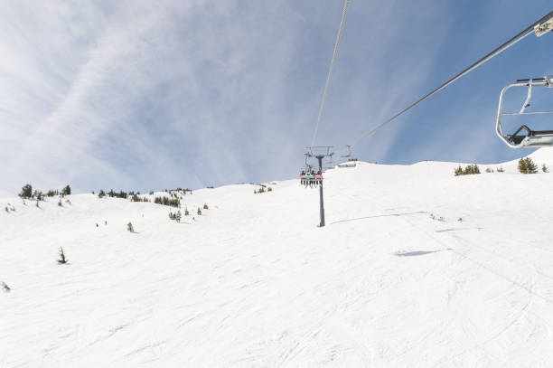 istock Family Skiing Holiday! 910694900