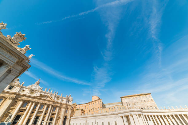 istock World famous Saint Peter's square 910699014