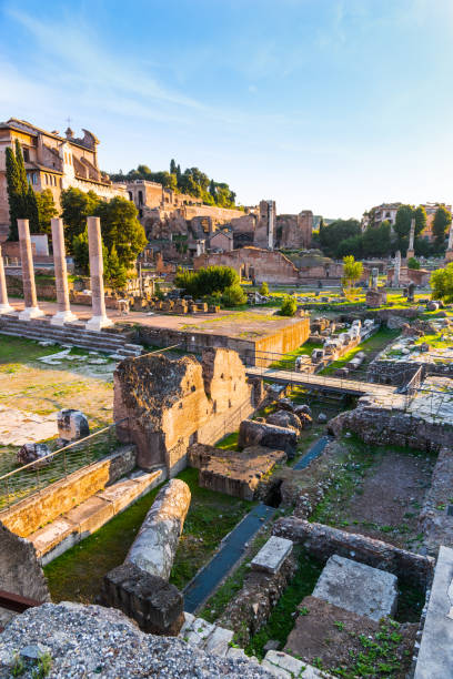 istock World famous Imperial fora at sunset 910701474