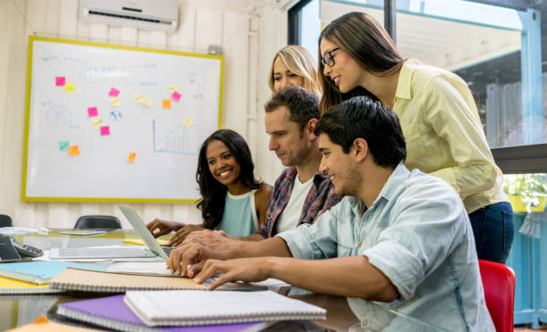 istock Group of people working online at a creative office 910714524
