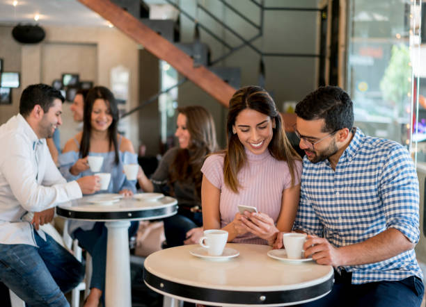istock Young couple social networking at a restaurant 910714974