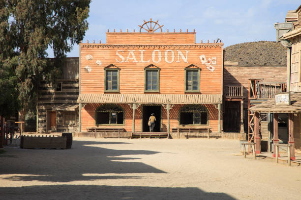 salón desierto, de tabernas película ubicación spaguetti western andalusia, spain - saloon fotografías e imágenes de stock