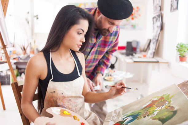 istock Fine art student working with teacher in atelier 910719664