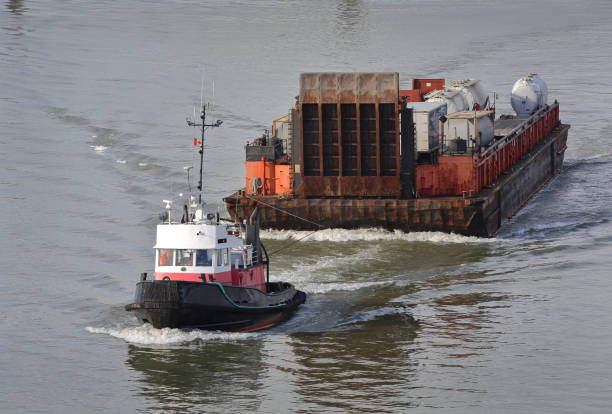 istock Tug Boat and Barge, Fraser River 910725144