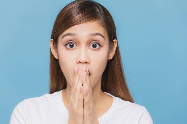 istock Surprised young woman. 910726170