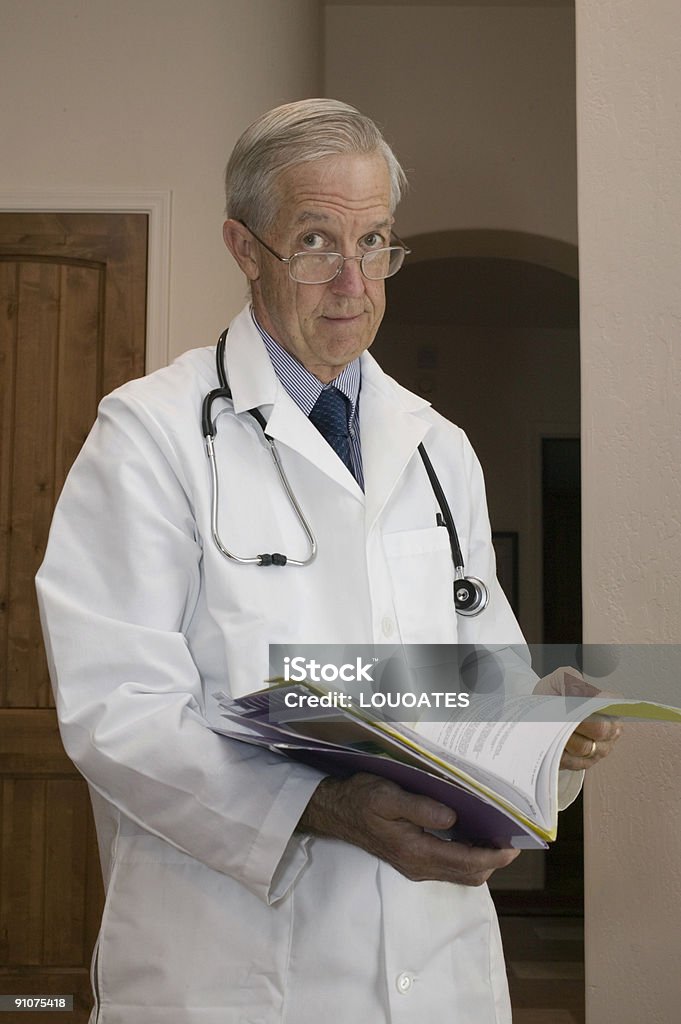 Старший врач - Стоковые фото Больница роялти-фри