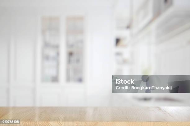 Leere Holztisch In Der Küche Für Produktdisplaymontage Stockfoto und mehr Bilder von Küche