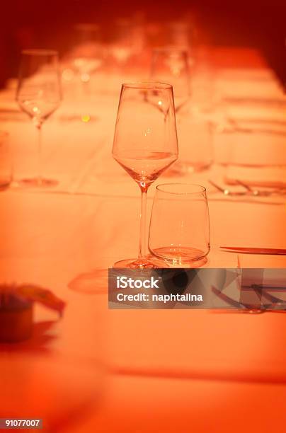 Foto de Elegante Mesa e mais fotos de stock de Abrindo - Abrindo, Almoço, Aperitivo