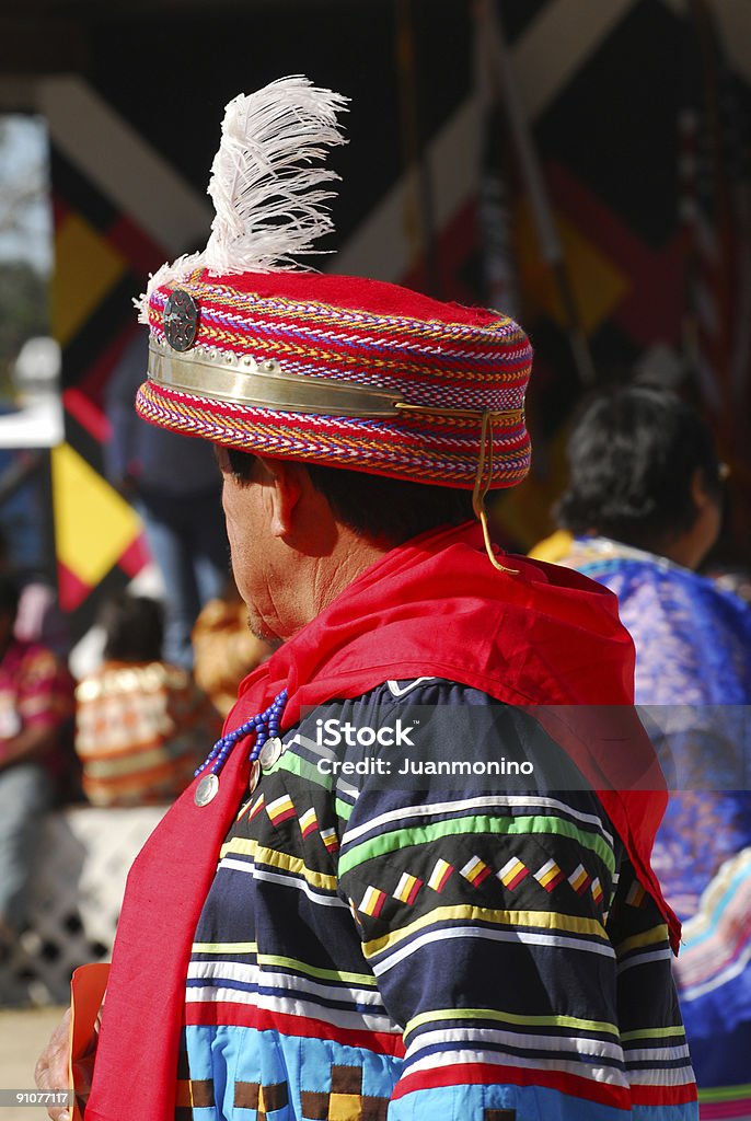 Disfraz de indio seminola en típico detrás - Foto de stock de Cultura apache libre de derechos
