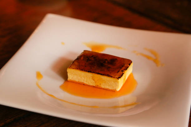 피스타치오 crema catalana - custard creme brulee french cuisine crema catalana 뉴스 사진 이미지