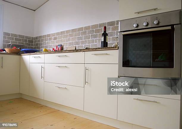Moderna Cozinha - Fotografias de stock e mais imagens de Apartamento - Apartamento, Chão de Madeira, Cozinha doméstica