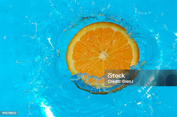 Orange Mit Blau Stockfoto und mehr Bilder von Aufprall - Aufprall, Bewegung, Blau