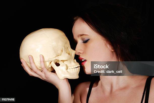 Beijar A Morte - Fotografias de stock e mais imagens de Adulto - Adulto, Assustador, Batom