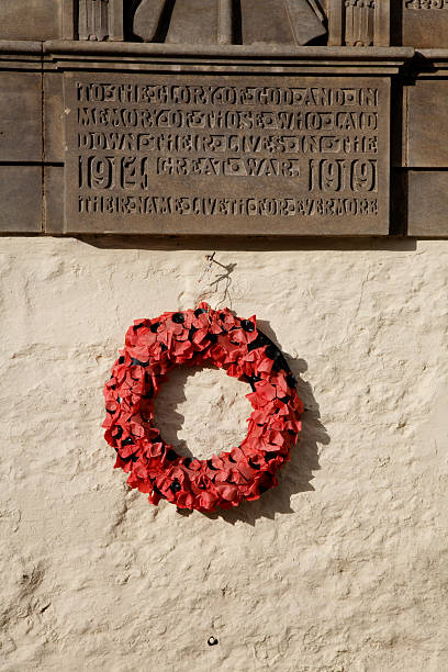 War Memorial With Poppy Wreath  1918 stock pictures, royalty-free photos & images