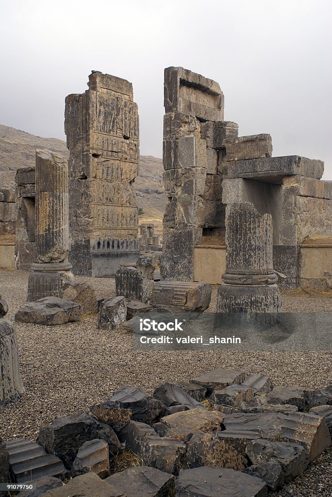 Columnas y la puerta de persépolis - Foto de stock de Darío III libre de derechos