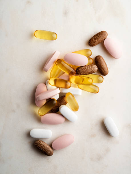 薬、錠剤、カプセル、薬、抗肥満薬 - fish oil pill healthy lifestyle protection ストックフォトと画像