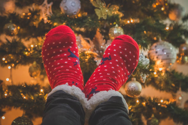 istock Feet with woolen christmas socks 910813320