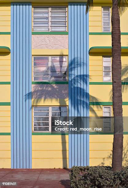 Foto de Art Déco Sombra De Palmeira e mais fotos de stock de Arte Deco - Arte Deco, Distrito Art Deco - Miami, Ocean Drive - Miami